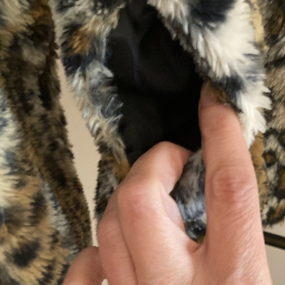 Leopard Print Plush  Hoodie - Picture 5 of 8
